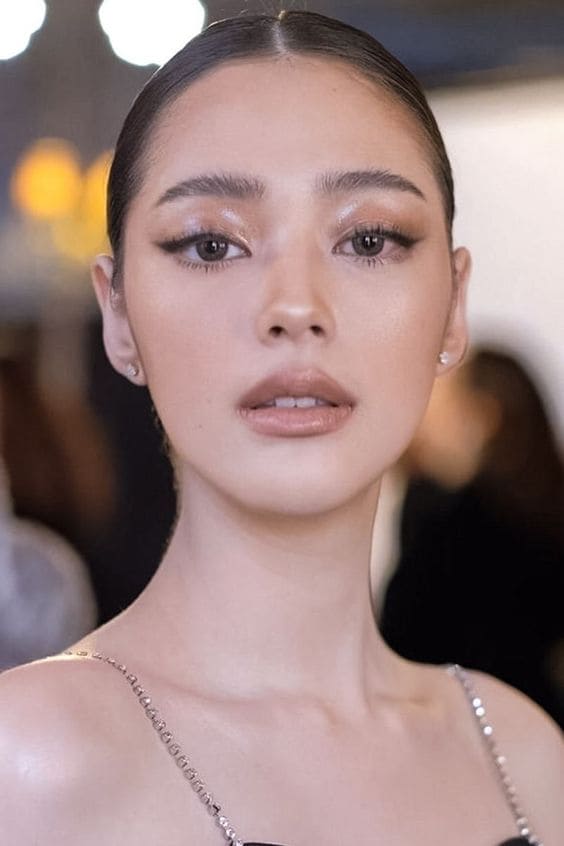 Summer Makeup Trends: Glossy Eye Makeup
