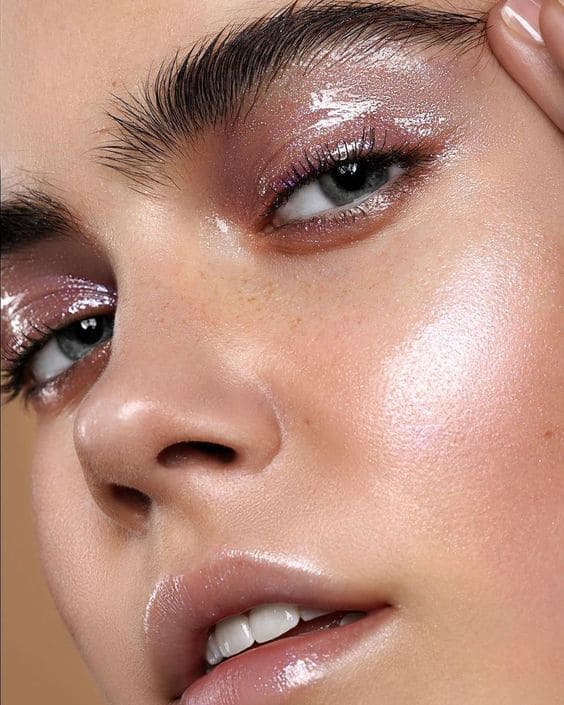 Summer Makeup Trends: Glossy Eye Makeup