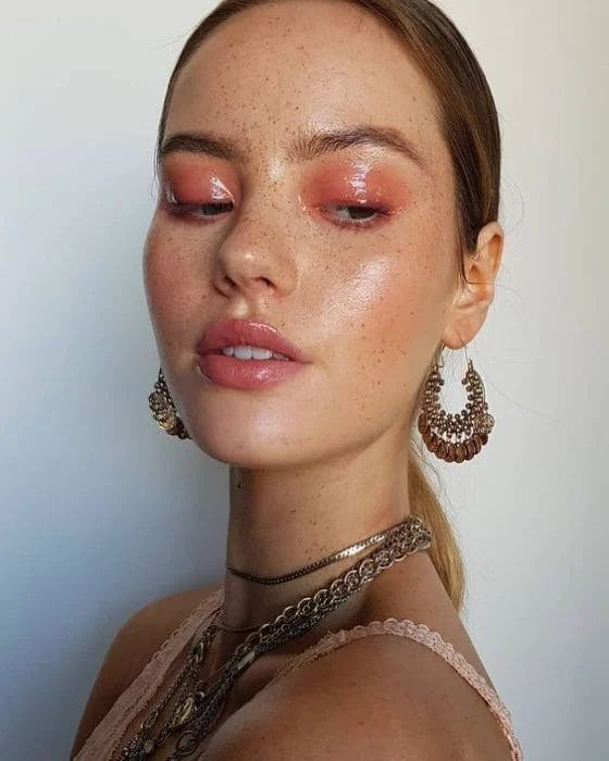 Summer Makeup Trends: Glossy Eye Makeup