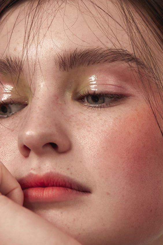 Summer Makeup Trends: Glossy Eye Makeup
