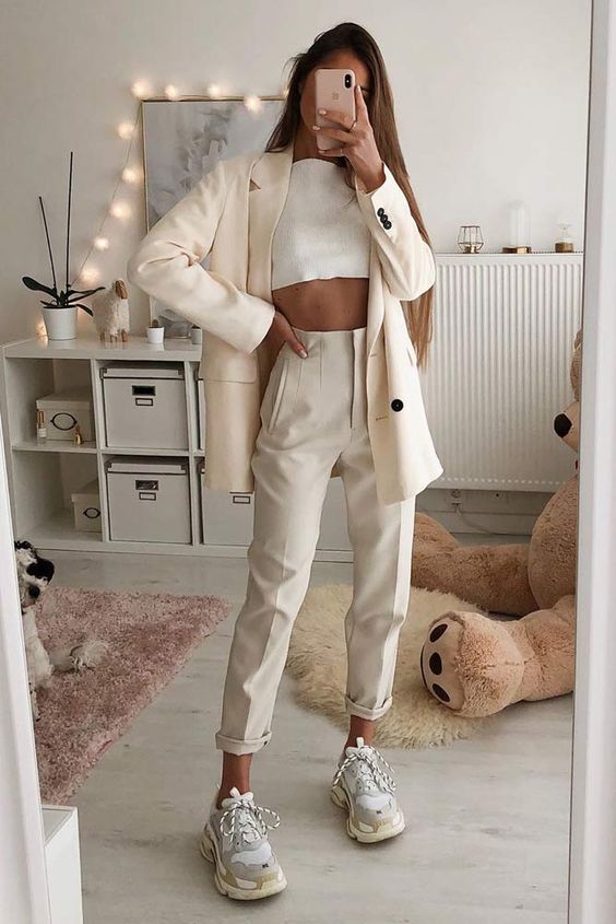 All-White Chic Back-To-School Outfits