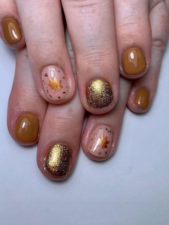 Autumn Leaf Short Nail Art1