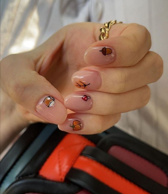 Cute Short Acorn Manicures3