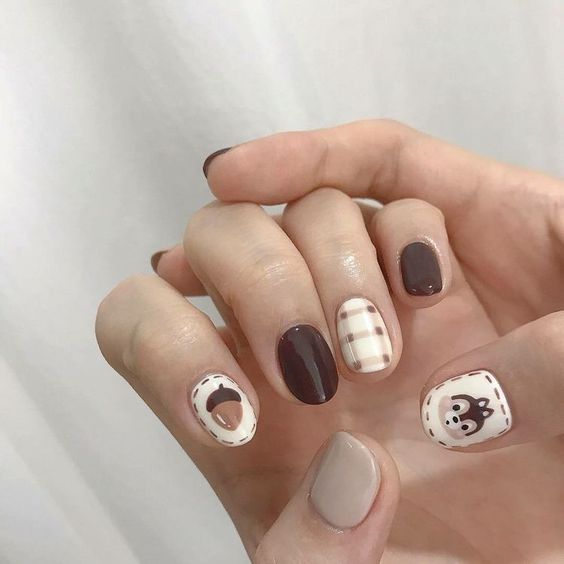 Cute Short Acorn Manicures4