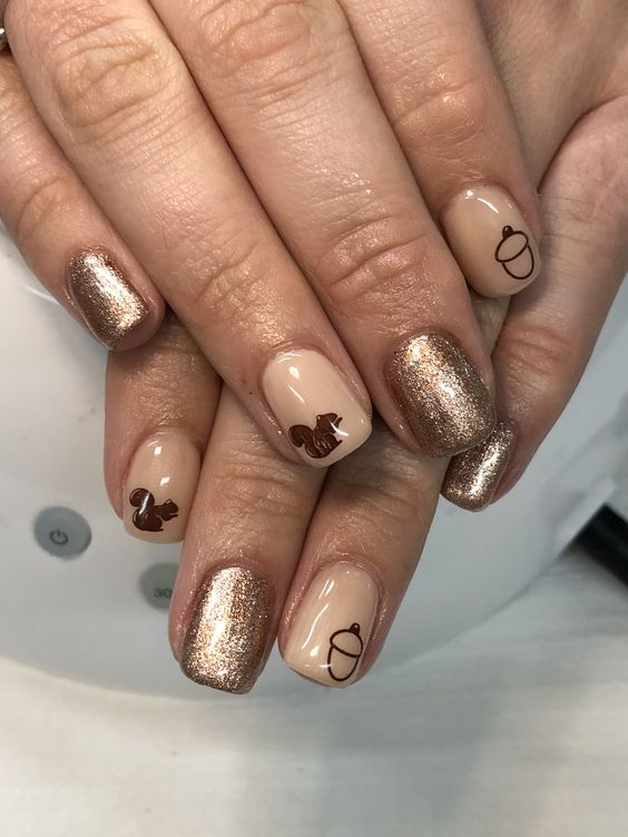 Cute Short Acorn Manicures5