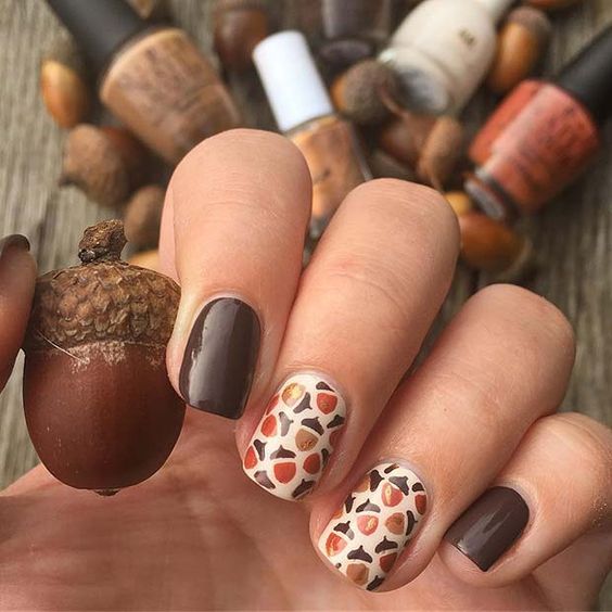 Cute Short Acorn Manicures7