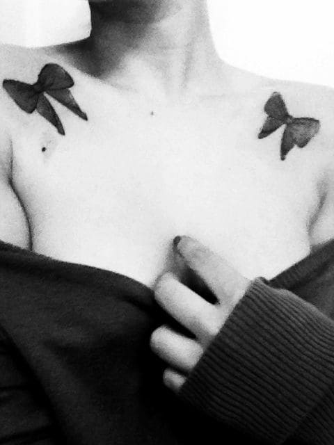 Dainty Bow Inks On Collarbone