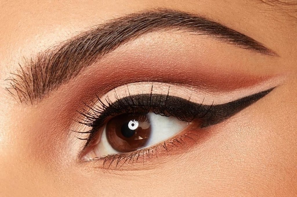 Fabulous Tips To Help You Nail Your Cat Eye Makeup