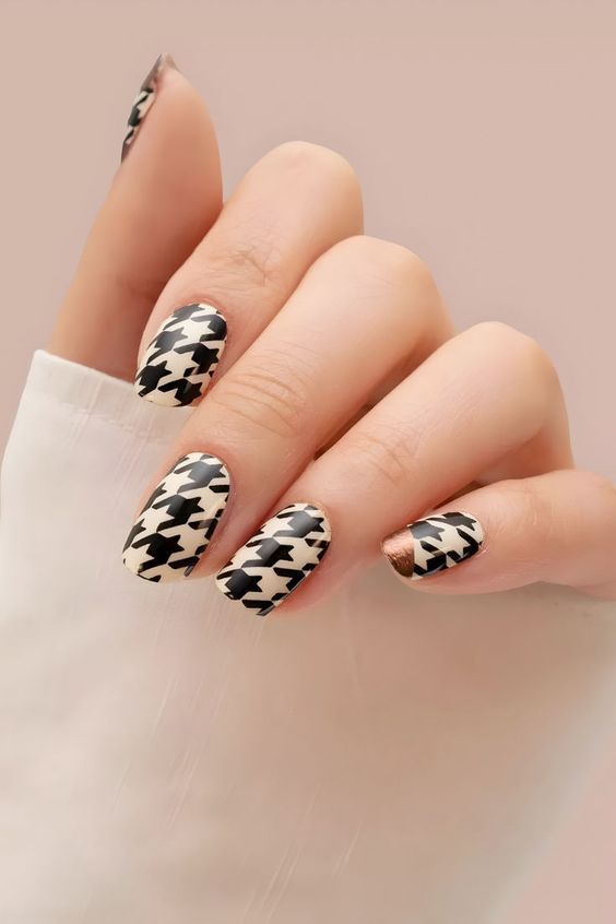 Fall Houndstooth Nails