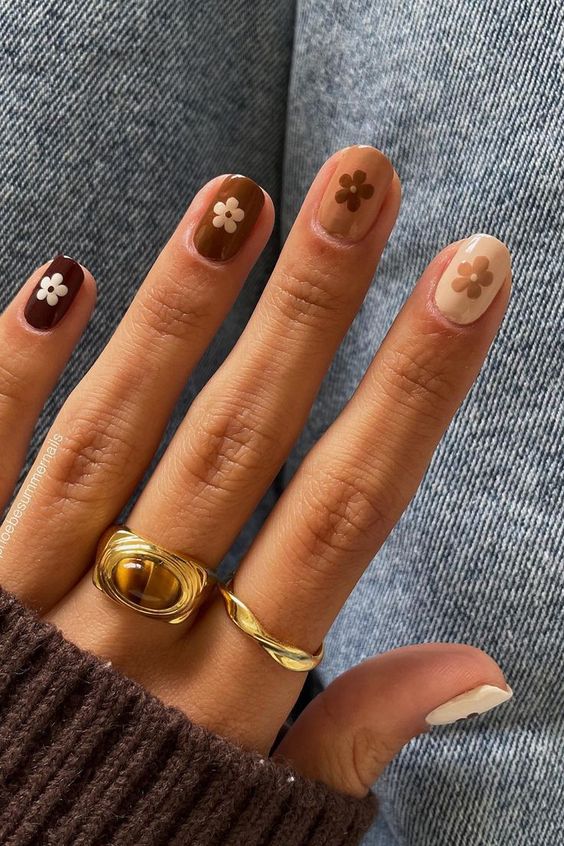 Fall Short Flower Nails4