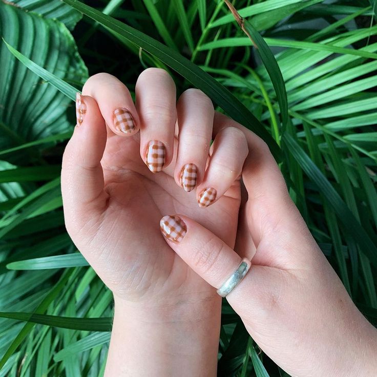 Gingham Short Fall Nail Ideas6