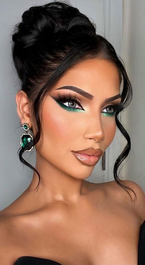 Glamorous Green Makeup Looks