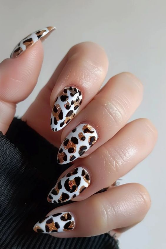 Glitter Leopard Print Nails3
