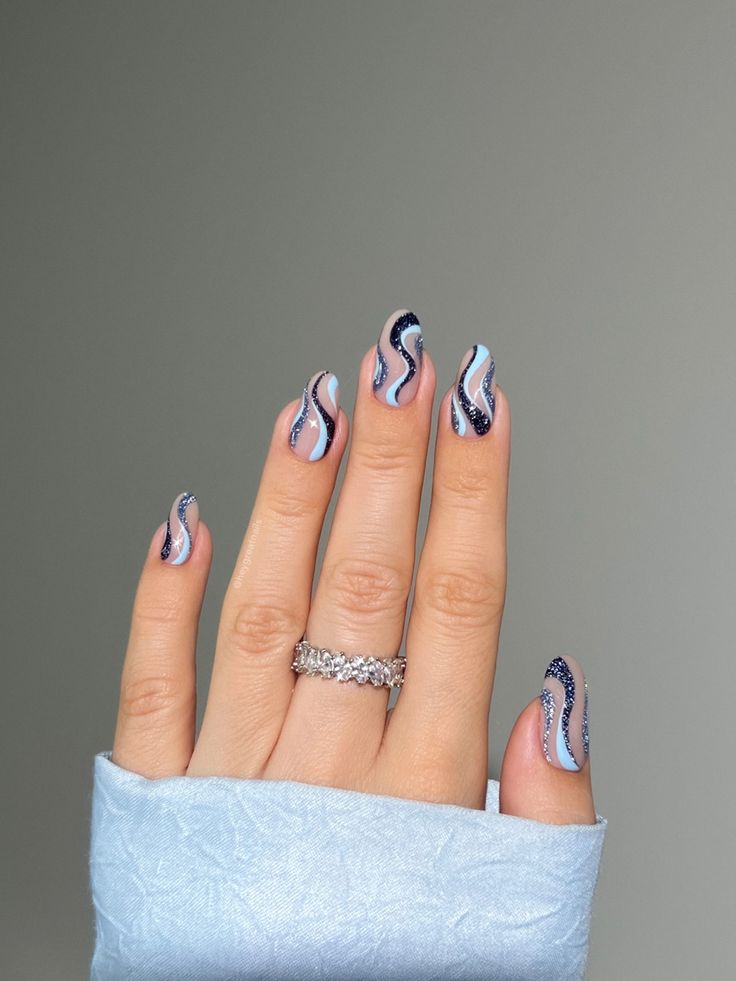 Glitter Swirl Nail Art4