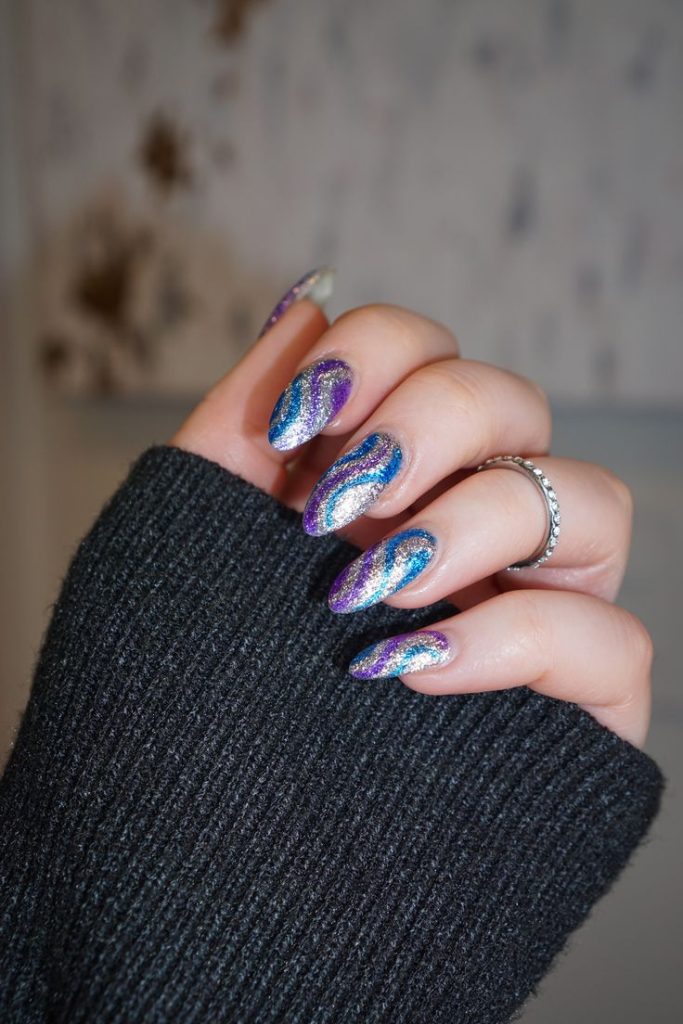 Glitter Swirl Nail Art6