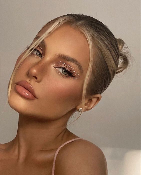Glittered Christmas Makeup Looks