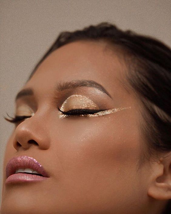 Gold Christmas Makeup Looks