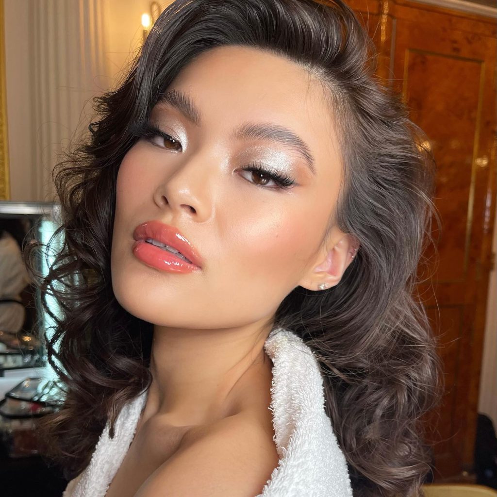 Gold Christmas Makeup Looks