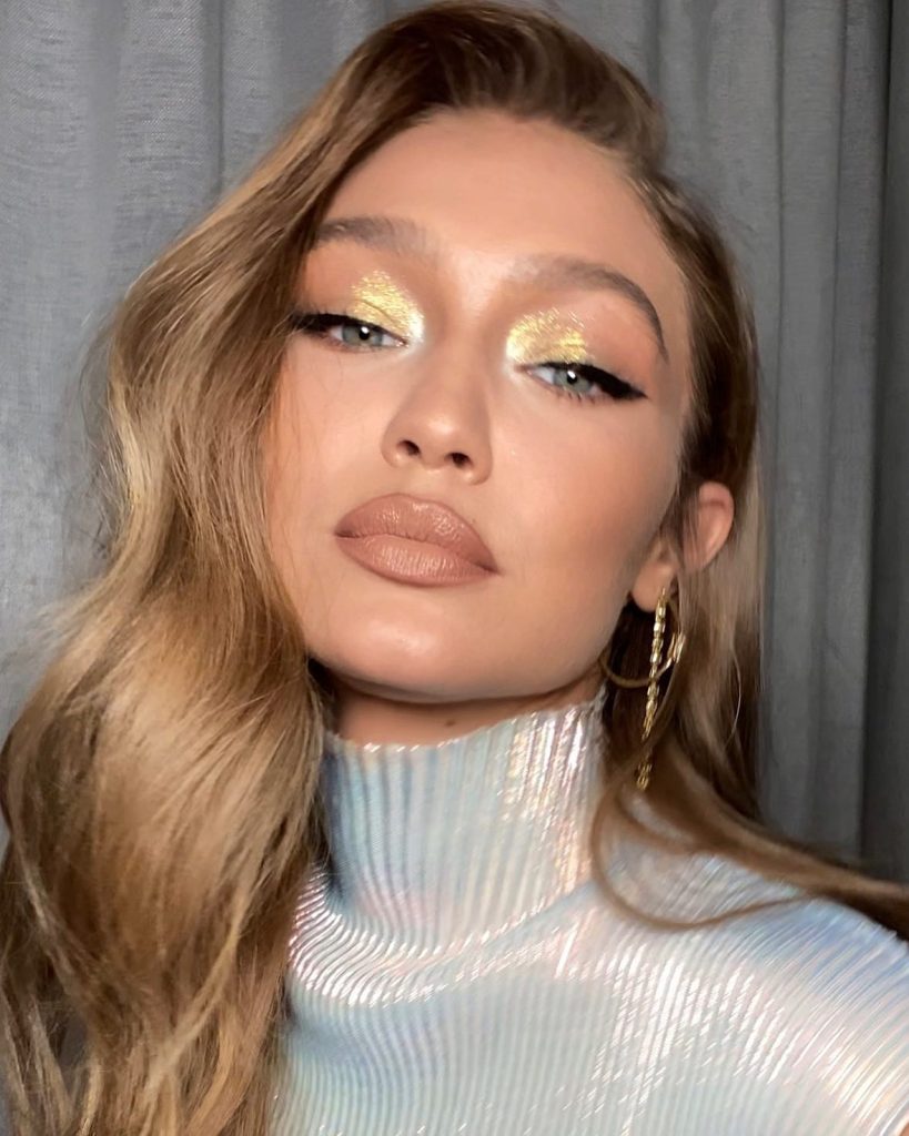Gold Christmas Makeup Looks