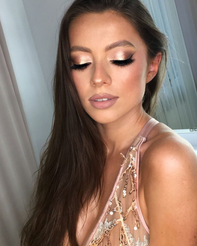 Gold Christmas Makeup Looks