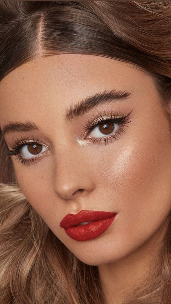 Gold Christmas Makeup Looks
