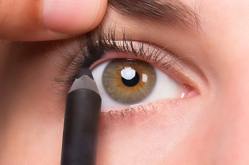 Line the upper lash line