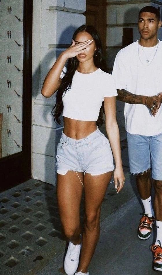 Looks For Movie Dates