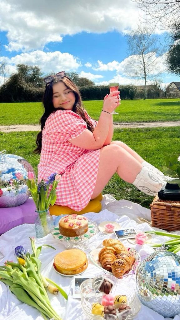 Midsize Picnic Outfits