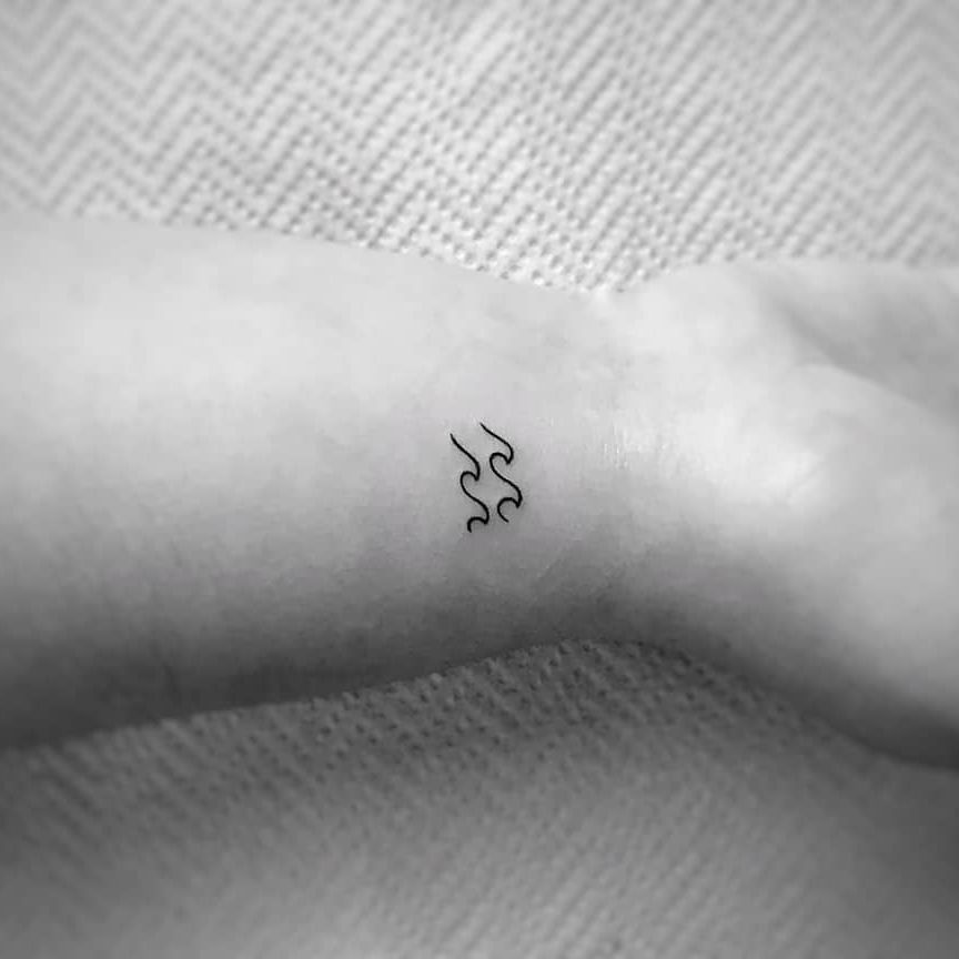  Minimal Yet Stunning Aquarius Tattoo Ideas