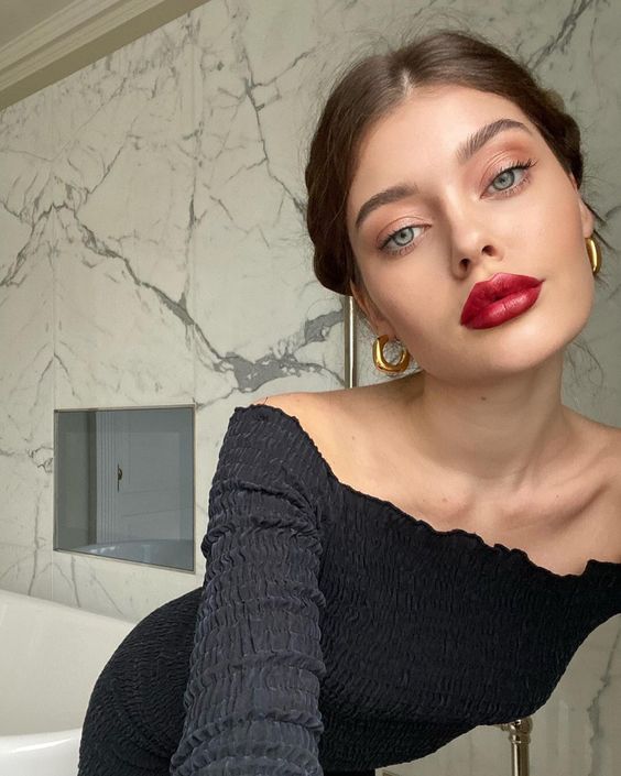 Natural Base With Bold Lips