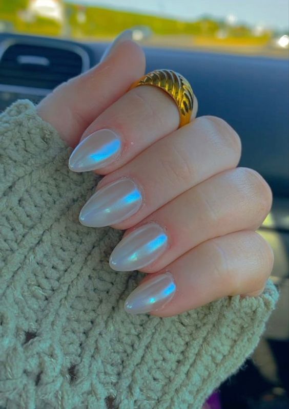 Pearlescent White Manicure2