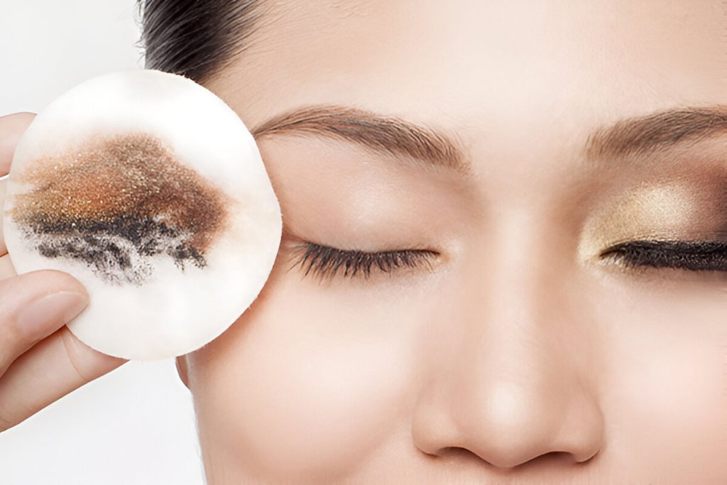 Remove Makeup Thoroughly
