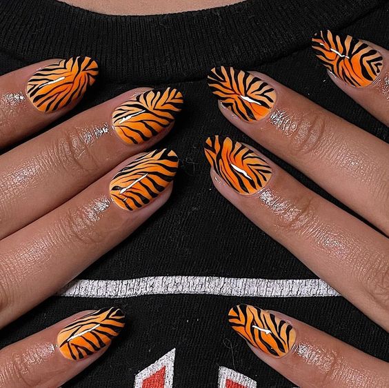 Tiger Nail Art