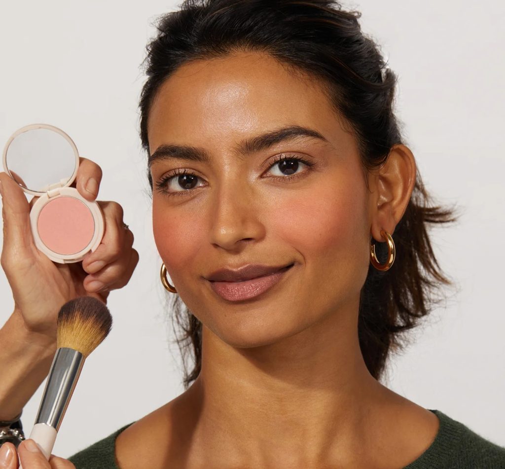 Tips to Keep in Mind When Applying Blush for Round Faces