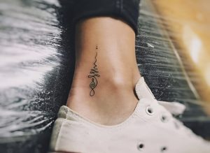 20+ Feminine Ankle Tattoo Ideas to Highlight Your Beauty