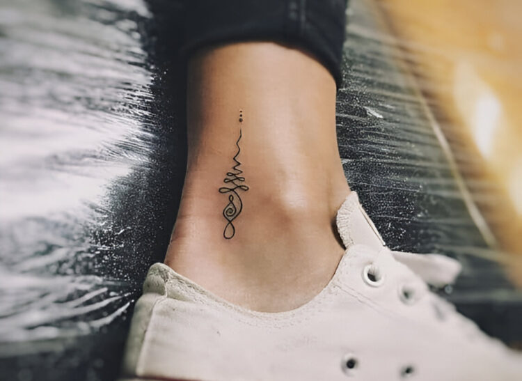 20+ Feminine Ankle Tattoo Ideas to Highlight Your Beauty