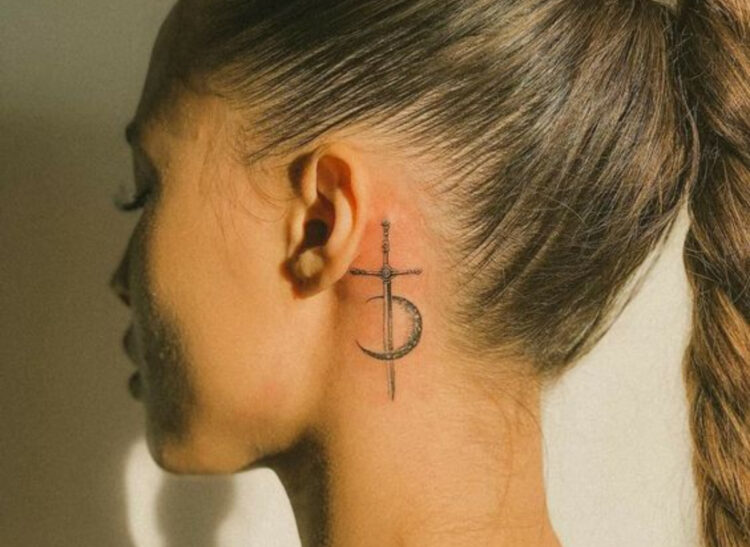 30 Stunning Behind-the-Ear Tattoos for Chic Women