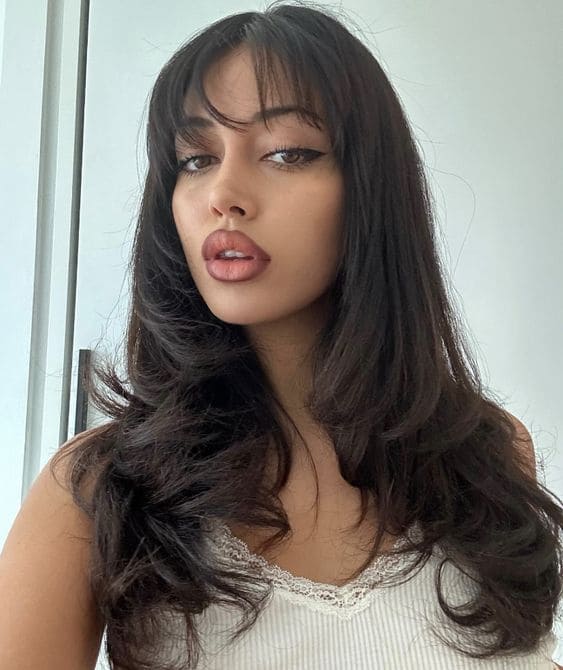 90s Layered Haircut With Bangs