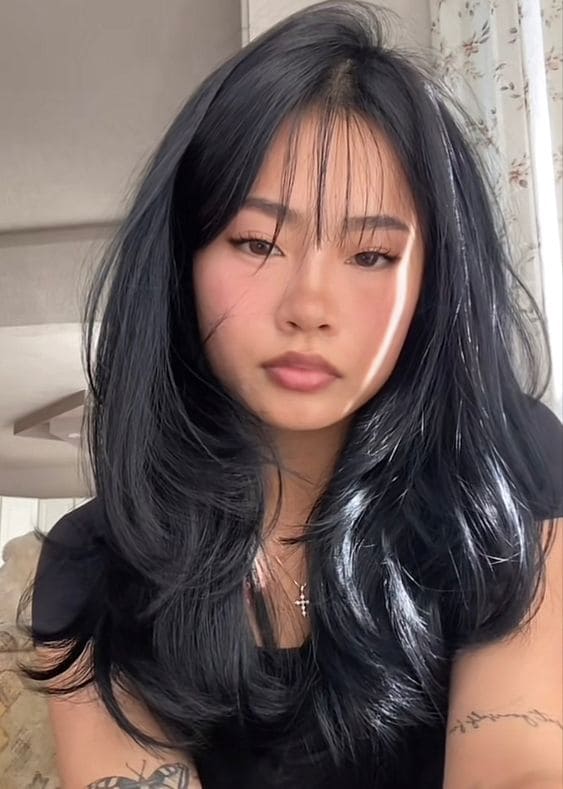 90s Layered Haircut With Bangs