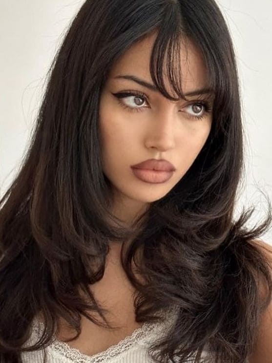 90s Layered Haircut With Bangs