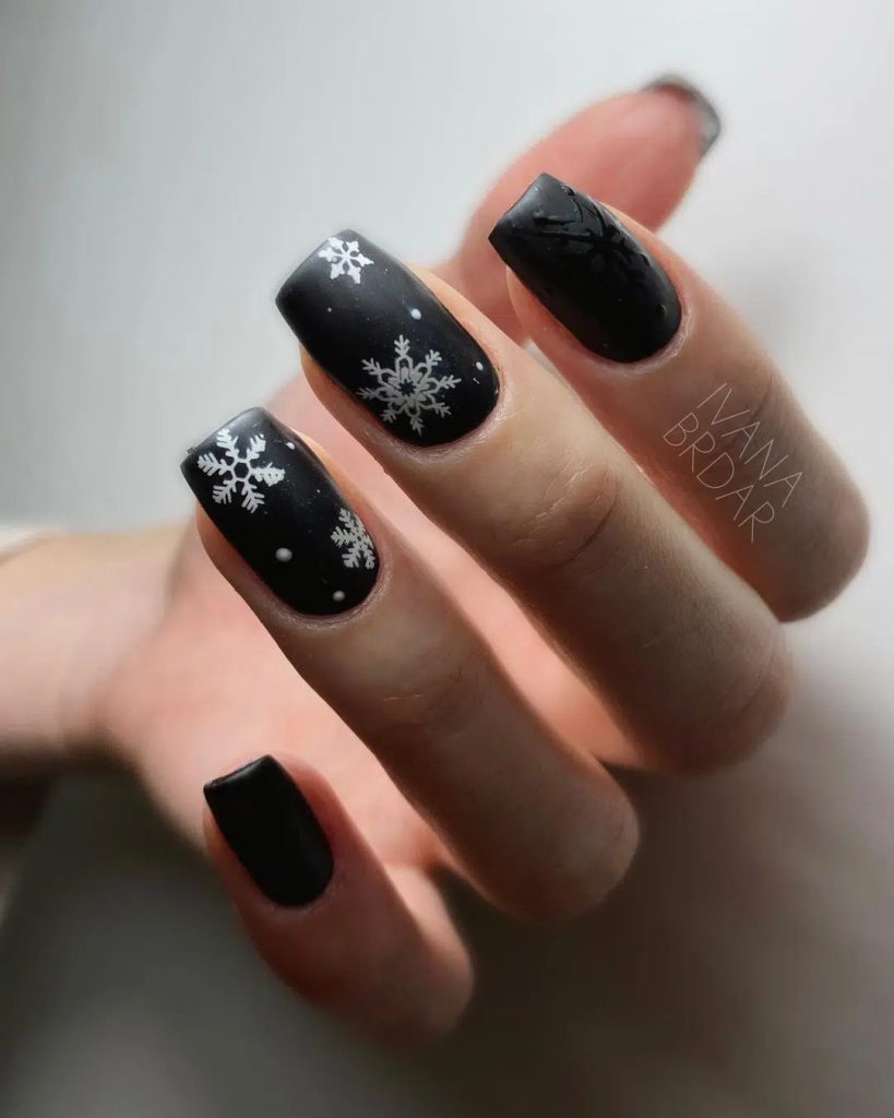 Black And White Christmas Manicures