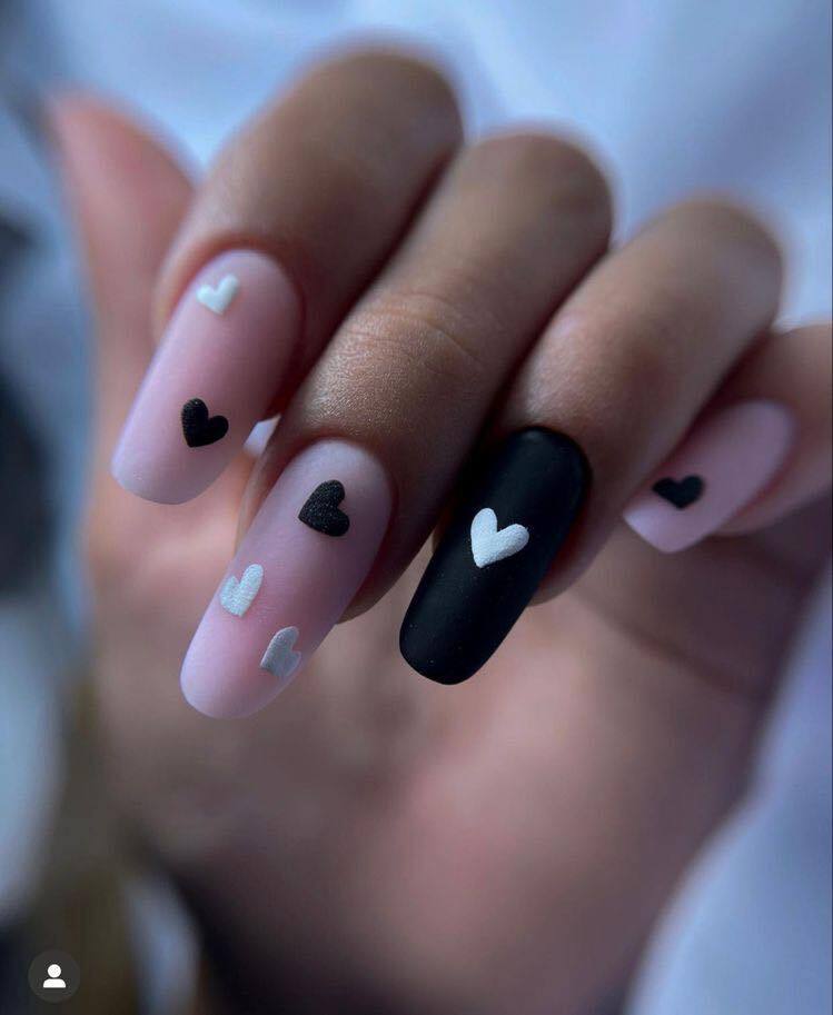  Black And White Nails With Hearts