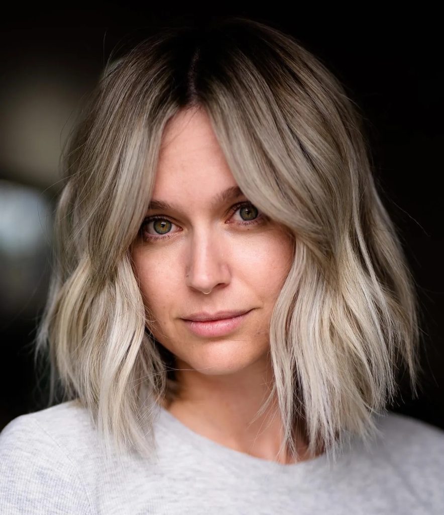 Bob With Highlights And Raven Roots