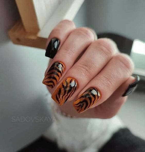 Bold Tiger Print Nail Ideas