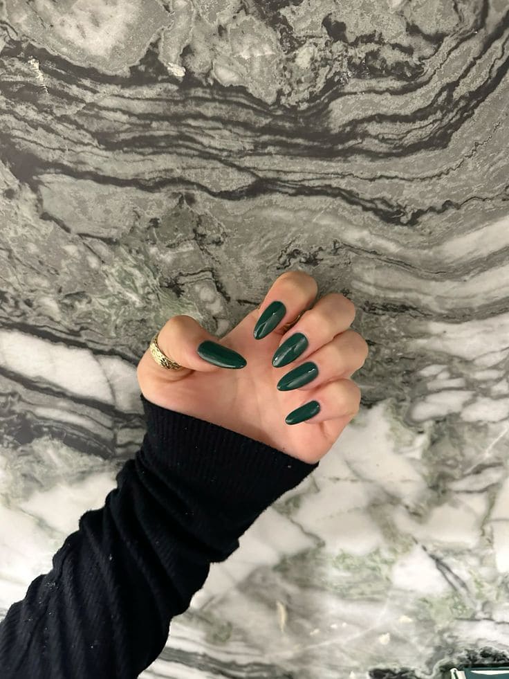 Calm Forest Green Nails