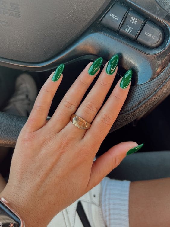 Calm Forest Green Nails