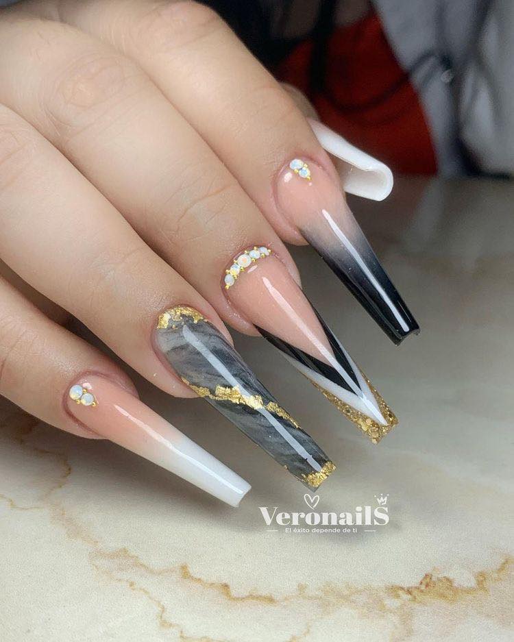 Chic Marble Black Acrylic Nails