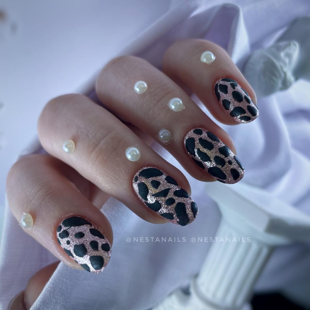  Classy Short Almond Nails