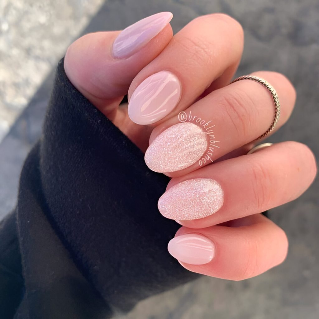  Classy Short Almond Nails