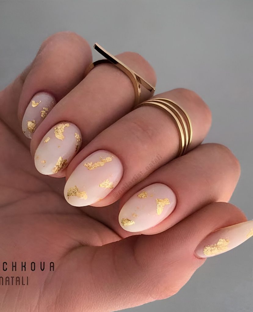  Classy Short Almond Nails